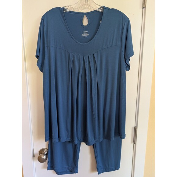 NACHILA Other - NWT Bamboo Pajama Set 2 Pc. Womens Large Blue Capri Pants Short Sleeve Top Soft